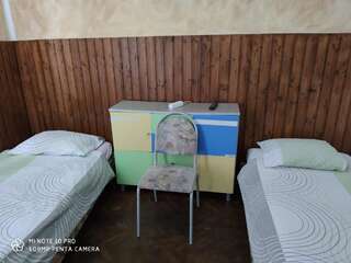 Хостелы Alfredo Hostel Крайова Двухместный номер с 2 отдельными кроватями-2